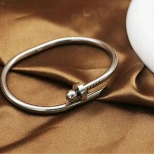 nail bangle A249